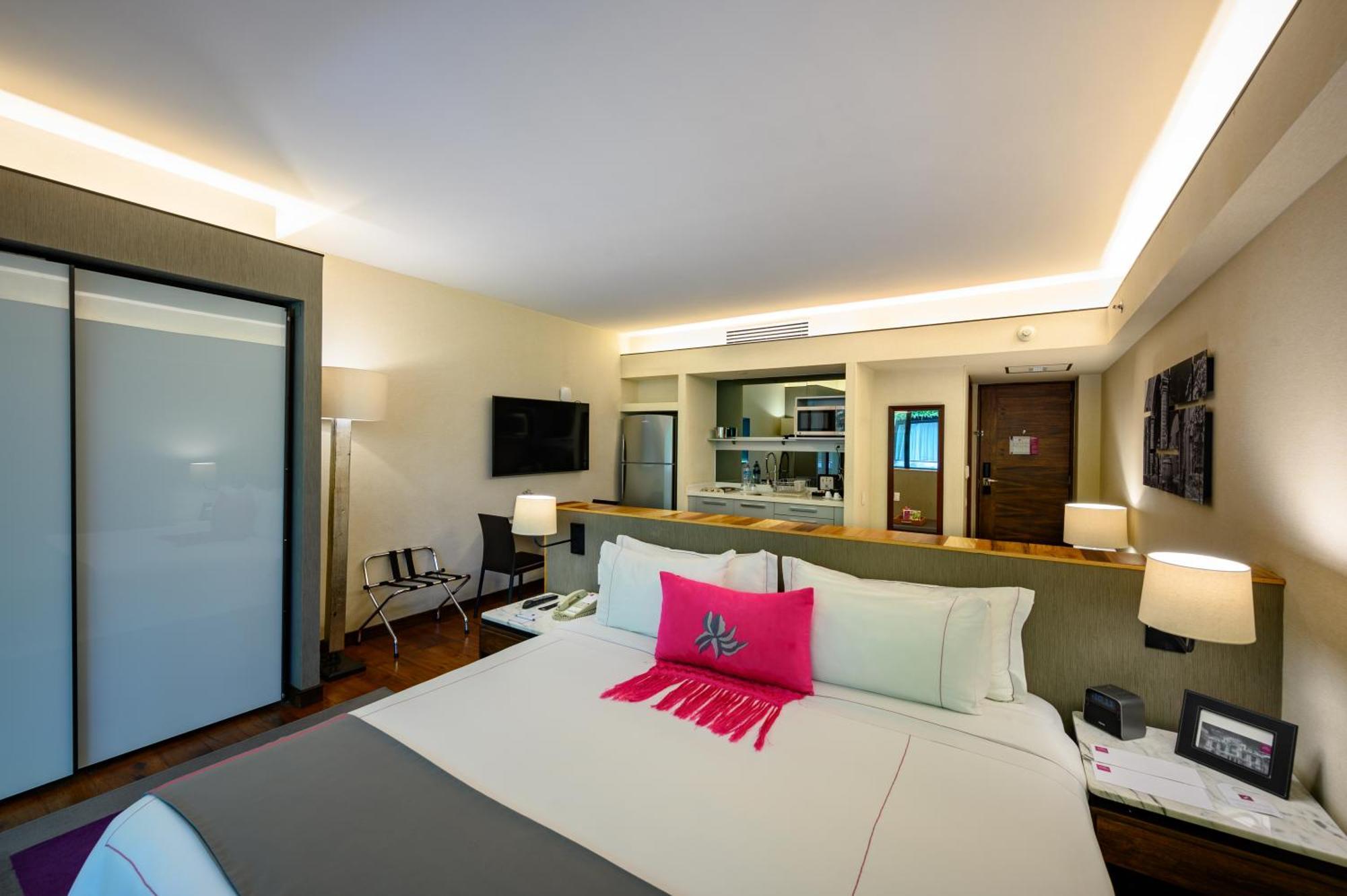 Las Suites Campos Eliseos Мексико Сити Екстериор снимка