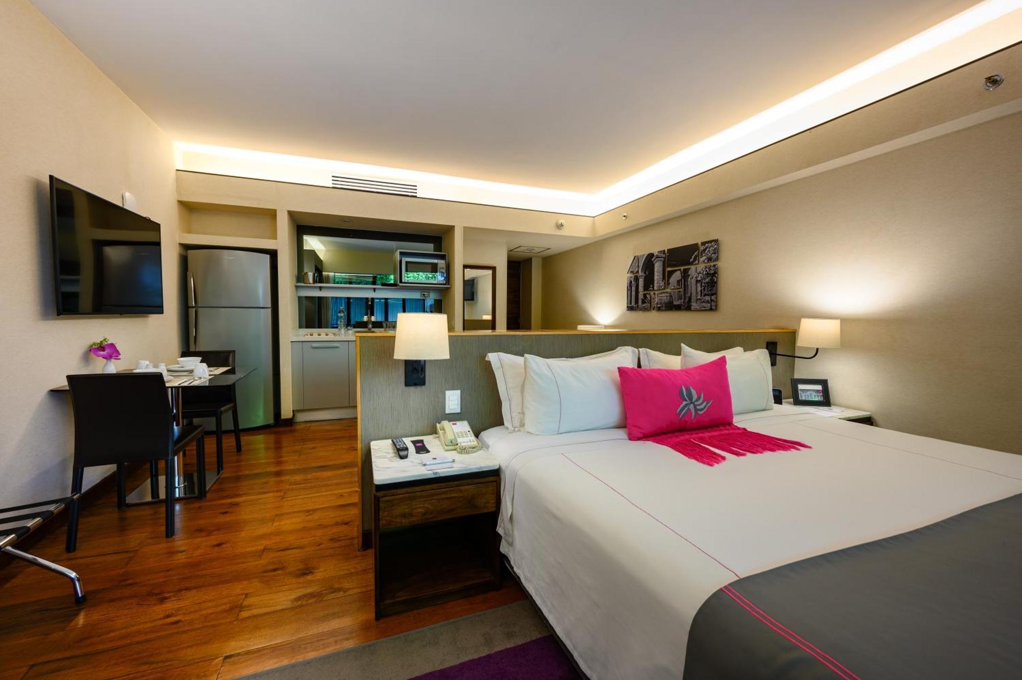 Las Suites Campos Eliseos Мексико Сити Екстериор снимка