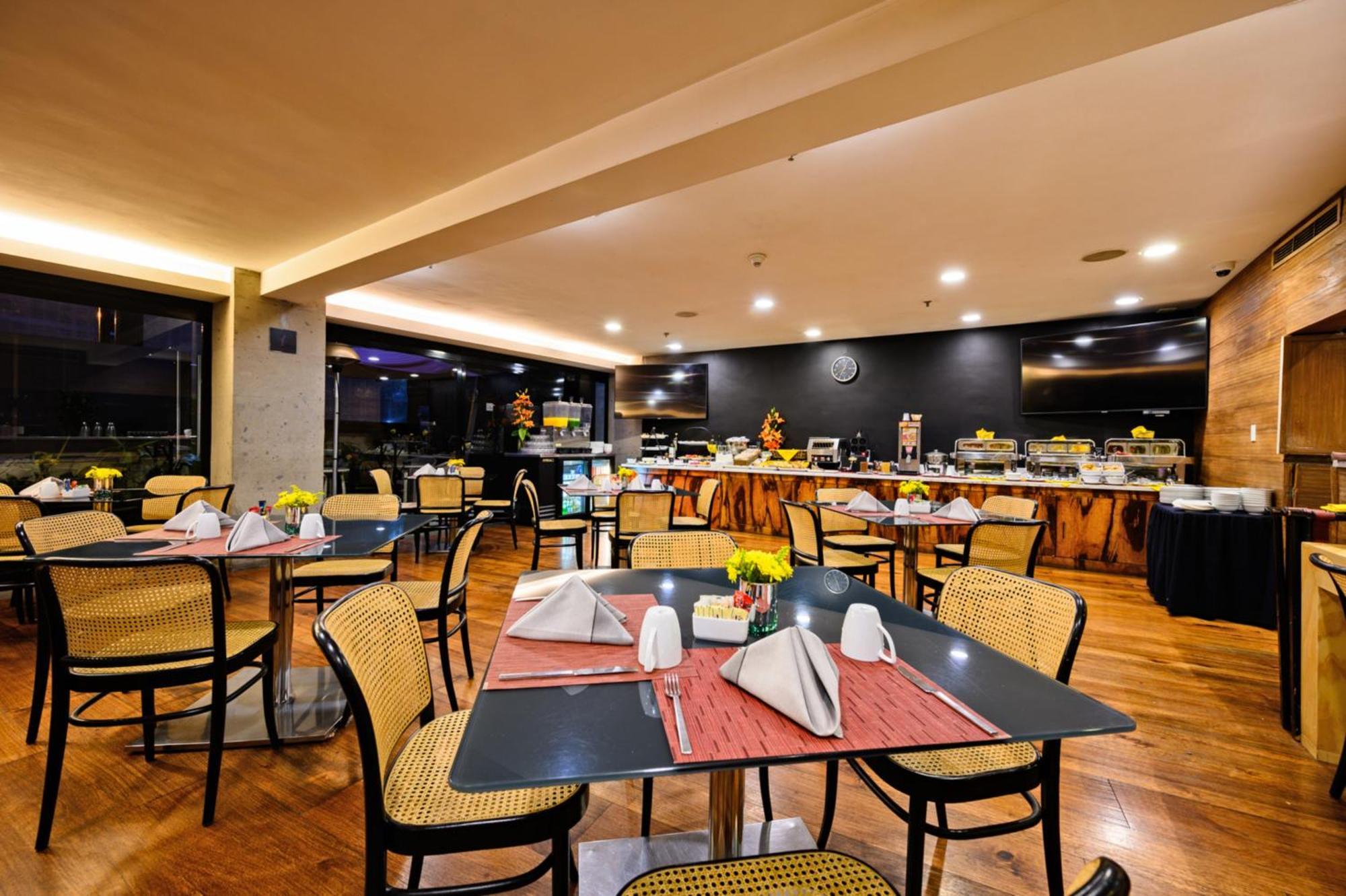 Las Suites Campos Eliseos Мексико Сити Екстериор снимка